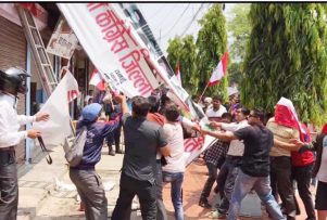 नेपाली कांग्रेस तनहुँमा जोशी समूह र पौडेल समुहमा विवाद ,कार्यालय तोडफोड ।
