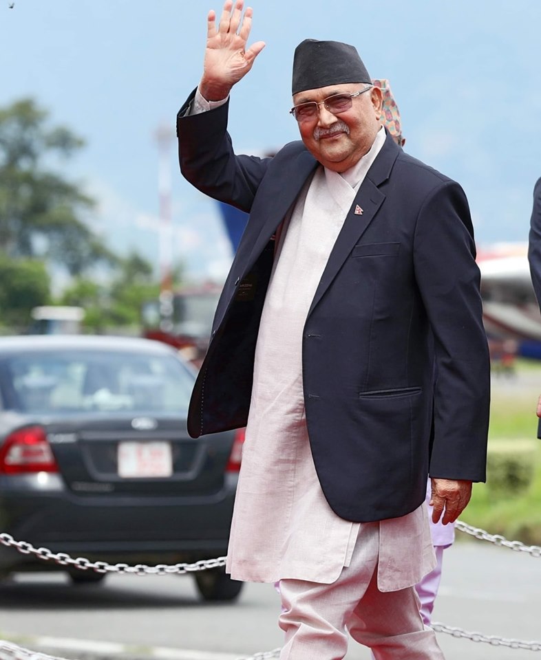 प्रधान मंत्री केपी ओली १५ दिने लामो बसाई पछि नेपाल फर्किए ।