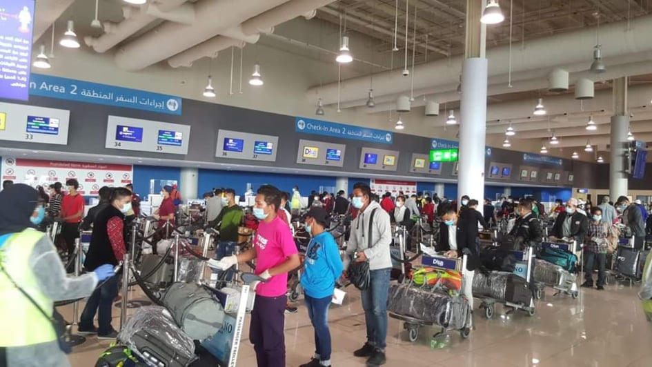 युएईको दुबई विमानस्थलबाट ४ सय ५२ जना नेपाली नागरिक काठमाण्डौ नेपाल प्रस्थान ।