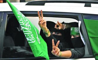 साउदी अरबमा महिलाले गाडी चलाउन पाउने ।