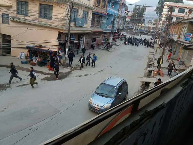 स्याङ्गजामा गोपालमानको निर्देशनमा वाम गठबन्धनका युवाहरु माथि लाठी प्रहार ।