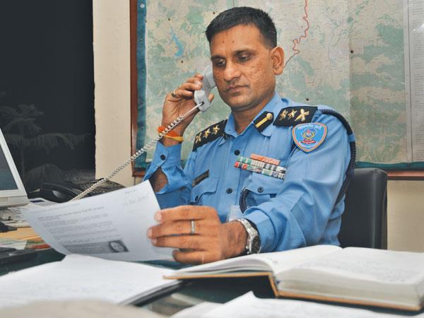 नेपाल पुलिसका ईमान्दार तथा स्वच्छ छवि भएका अधिकृत रमेश खरेलले राजिनामा दिए |