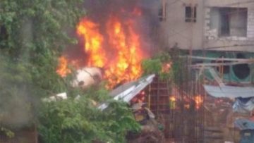 मुम्बईमा विमान दुर्घटना ५ जनाको मृत्यु |