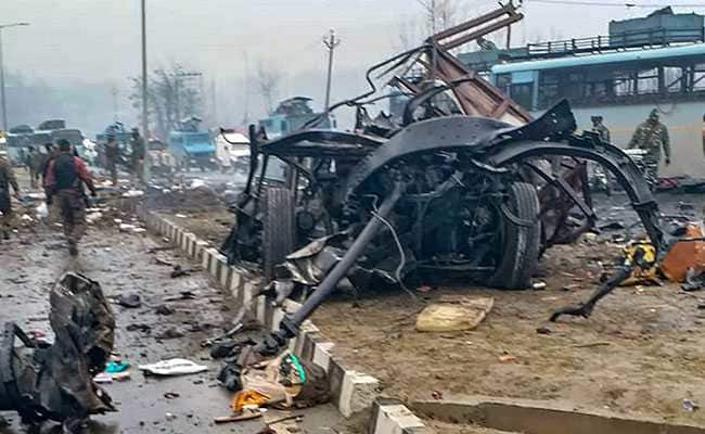 भारतीय कश्मिरमा  आतंककारी हमलामा ४० जना सुरक्षाकर्मीको ज्यान गयो ।