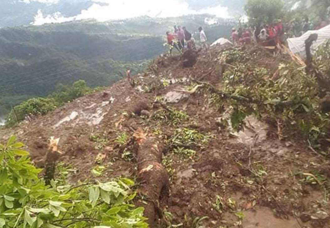 पर्वतमा पहिरोका कारण ६ जनाको मृत्यु ,३ जना बेपत्ता।